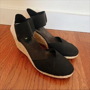 Black wedges!